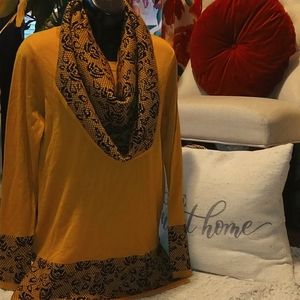 Pina Rossi crew neck 2 piece sweater/scarf set